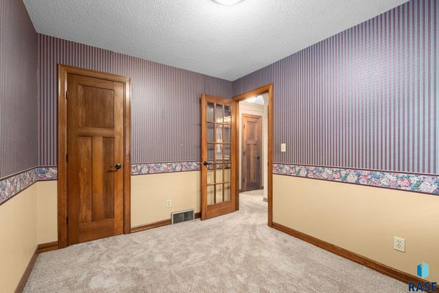 5805 W 50th St Street, Sioux Falls, SD 57106