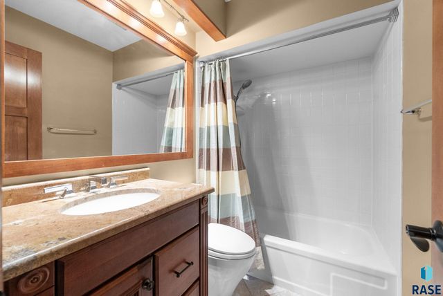 5805 W 50th St Street, Sioux Falls, SD 57106