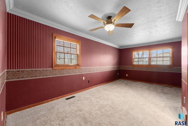 5805 W 50th St Street, Sioux Falls, SD 57106