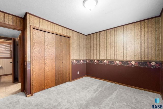 5805 W 50th St Street, Sioux Falls, SD 57106