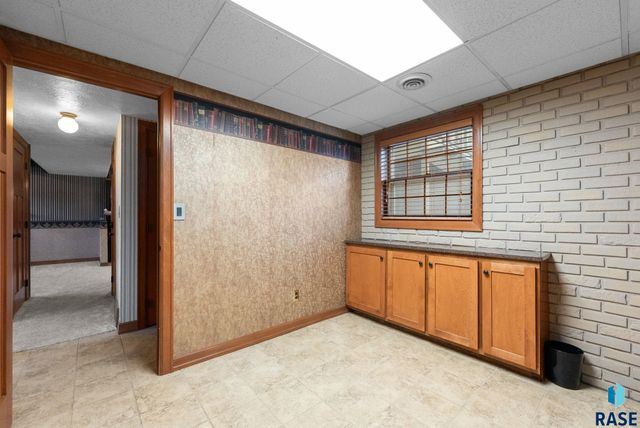 5805 W 50th St Street, Sioux Falls, SD 57106