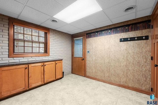 5805 W 50th St Street, Sioux Falls, SD 57106