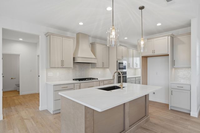 2700 EASLEY CABIN CIR, Columbia, MO 65201