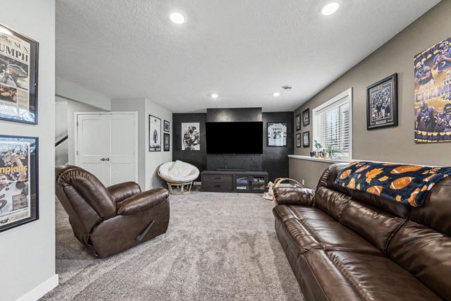 1321 Chestnut Circle, Carver, MN 55315