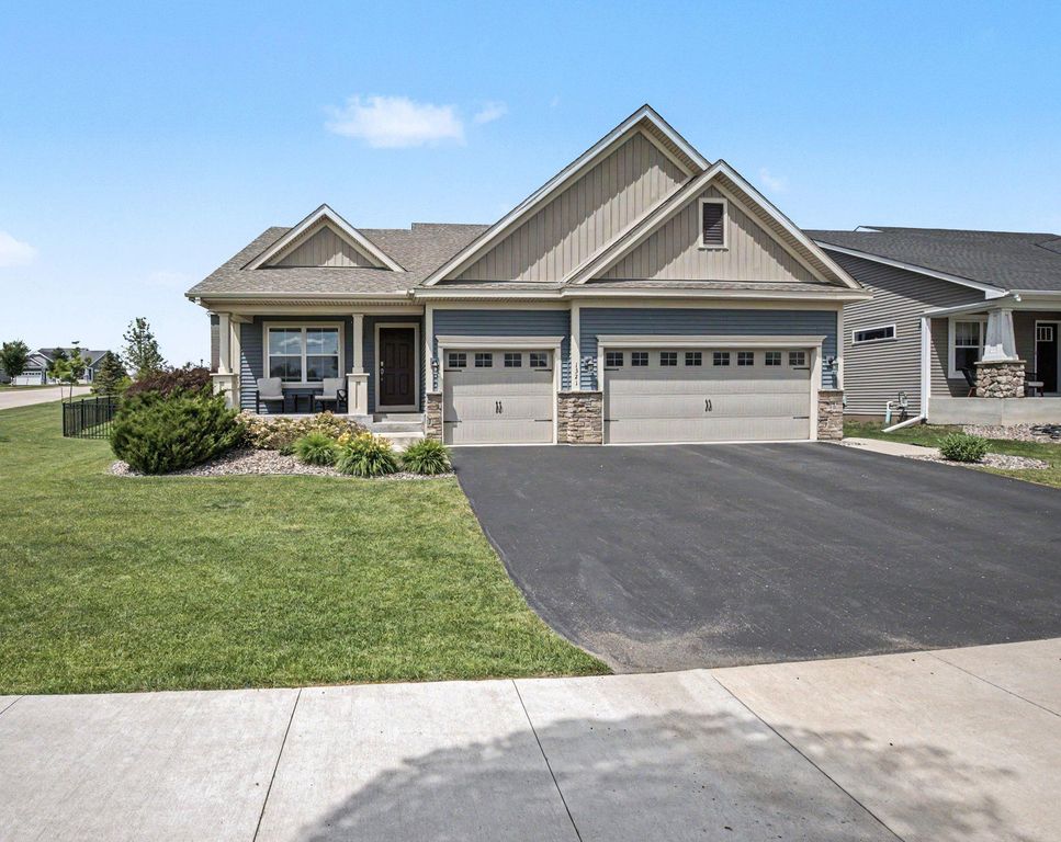 1321 Chestnut Circle, Carver, MN 55315