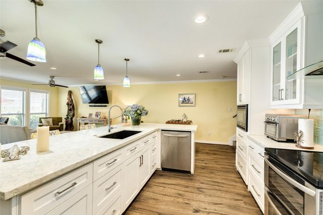 8302 Seawall Boulevard 5, Galveston, TX 77554