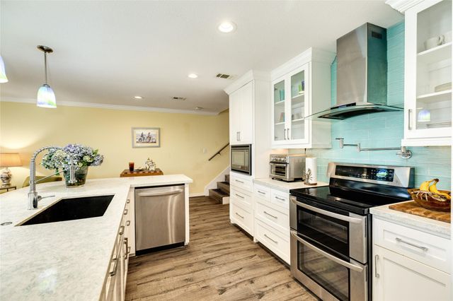 8302 Seawall Boulevard 5, Galveston, TX 77554