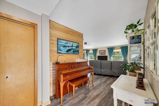 537 S 16TH ST, Hot Springs, SD 57747