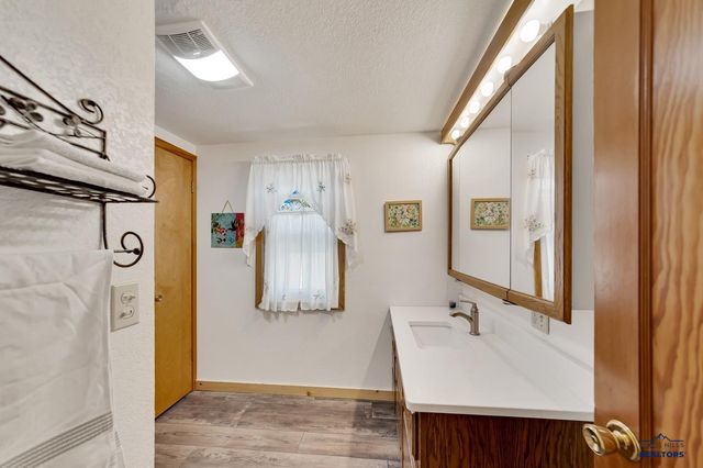 537 S 16TH ST, Hot Springs, SD 57747