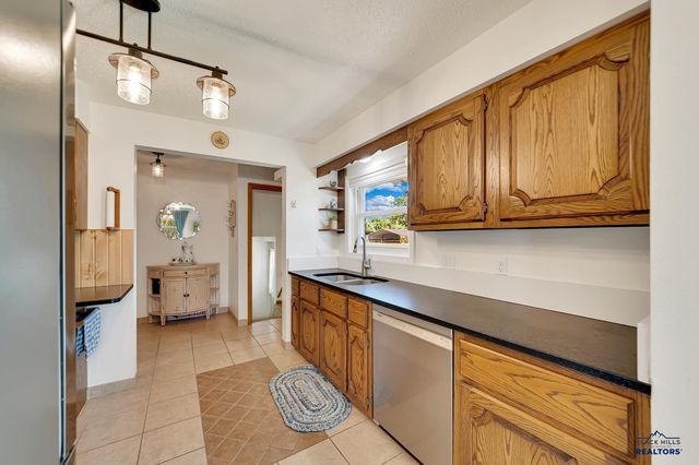 537 S 16TH ST, Hot Springs, SD 57747