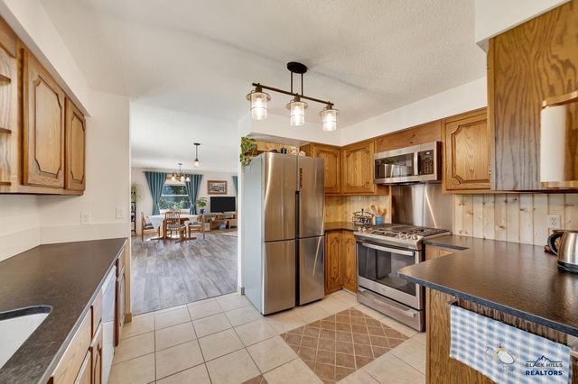 537 S 16TH ST, Hot Springs, SD 57747