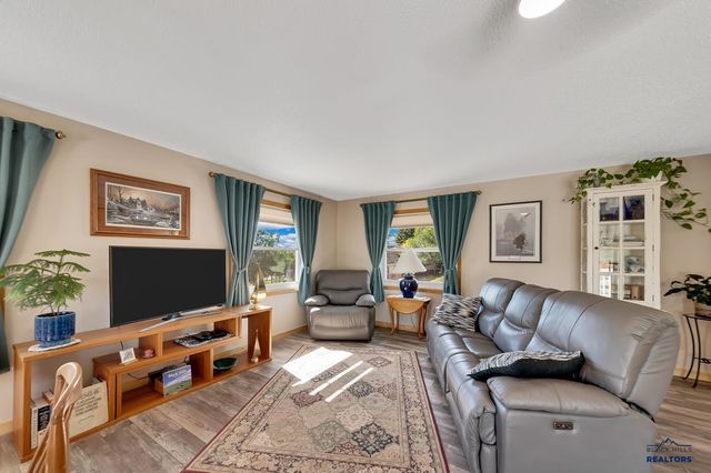 537 S 16TH ST, Hot Springs, SD 57747