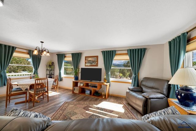 537 S 16TH ST, Hot Springs, SD 57747