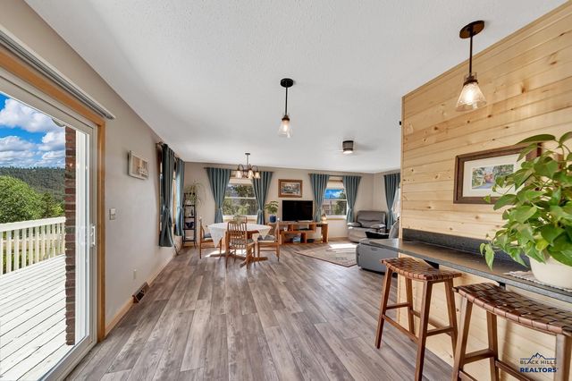 537 S 16TH ST, Hot Springs, SD 57747