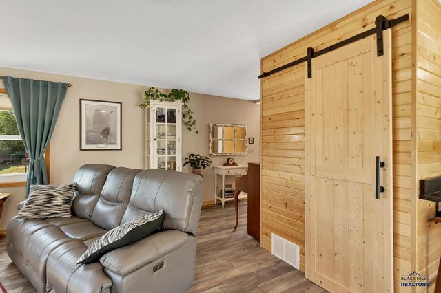 537 S 16TH ST, Hot Springs, SD 57747