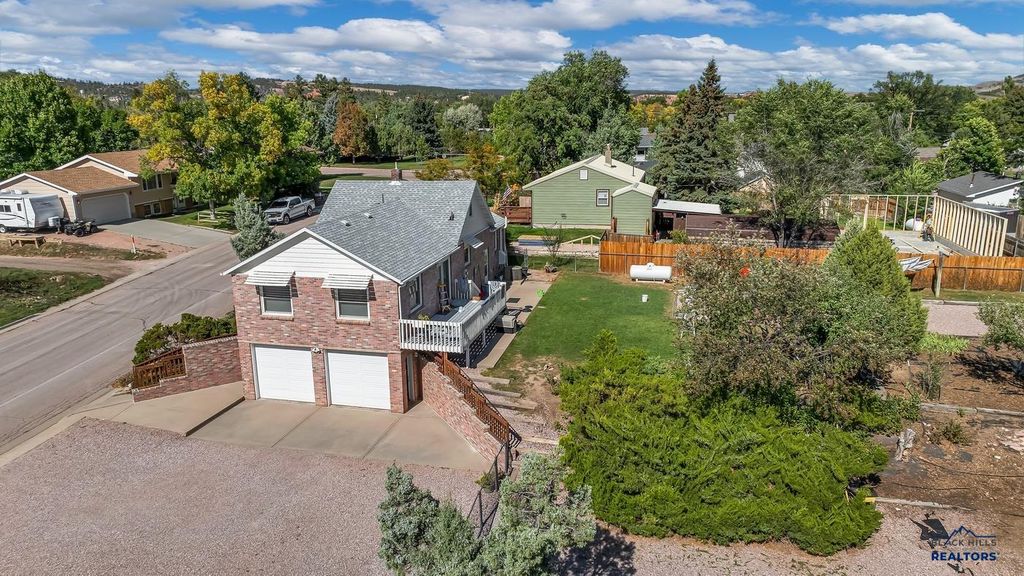 537 S 16TH ST, Hot Springs, SD 57747