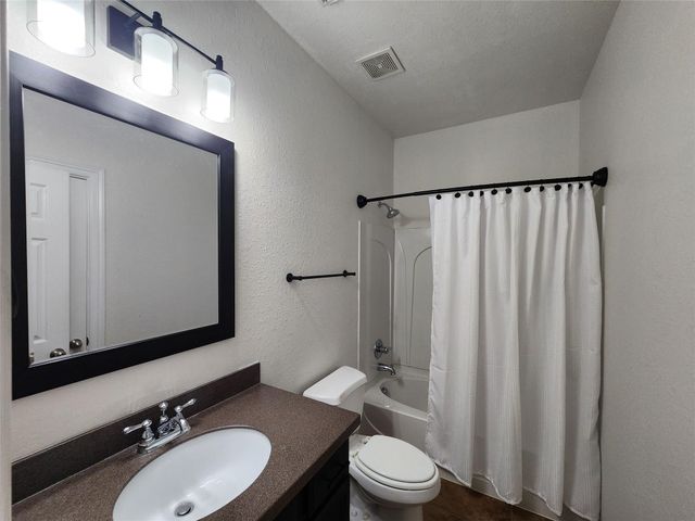 2909 Castleton Bay Lane, Pearland, TX 77584