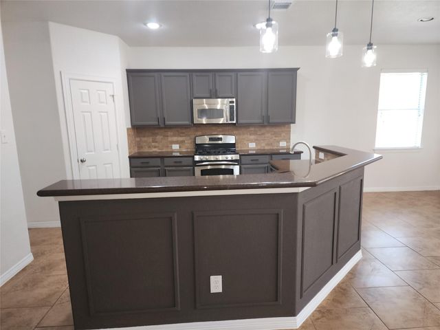 2909 Castleton Bay Lane, Pearland, TX 77584