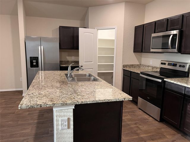 312 Comal Drive, Huntsville, TX 77340