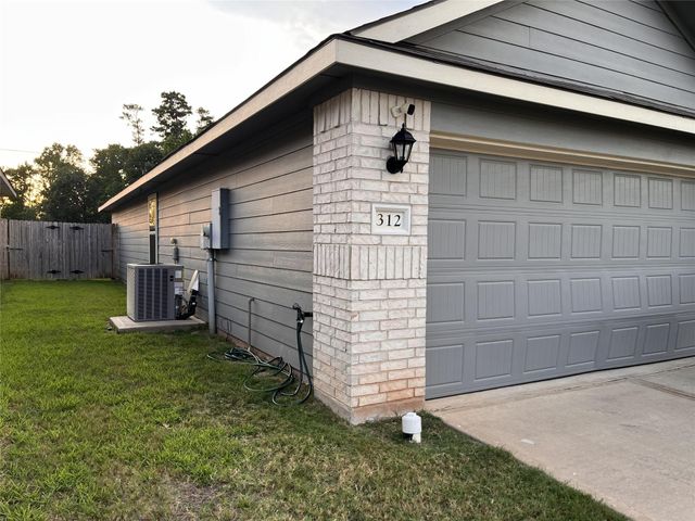 312 Comal Drive, Huntsville, TX 77340