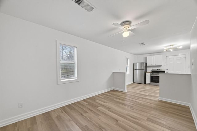 105 Clear Lake Road C, Highlands, TX 77562