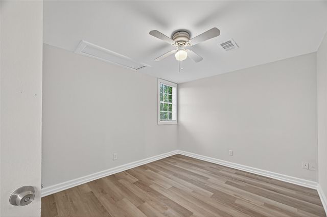 105 Clear Lake Road C, Highlands, TX 77562