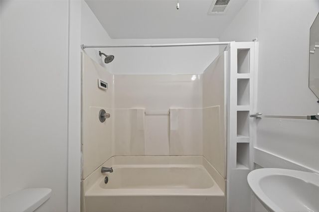 105 Clear Lake Road C, Highlands, TX 77562