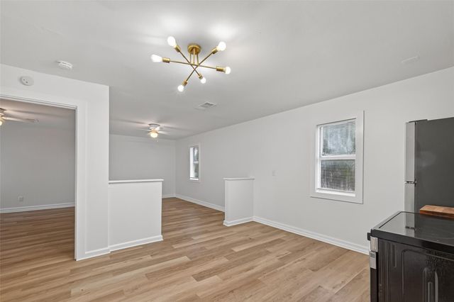 105 Clear Lake Road C, Highlands, TX 77562