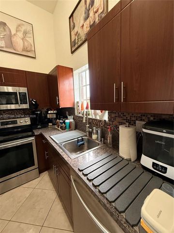 340 E 5th Street 202, Hialeah, FL 33010