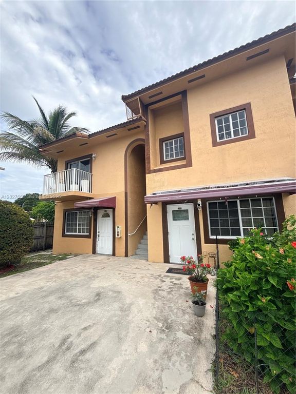 340 E 5th Street 202, Hialeah, FL 33010