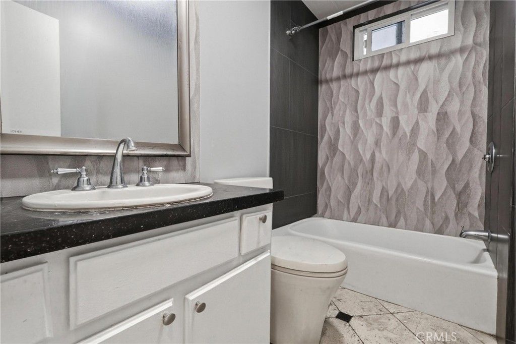 Image 15 of property listing at 80000 Avenue 48 6, Indio, CA 92201