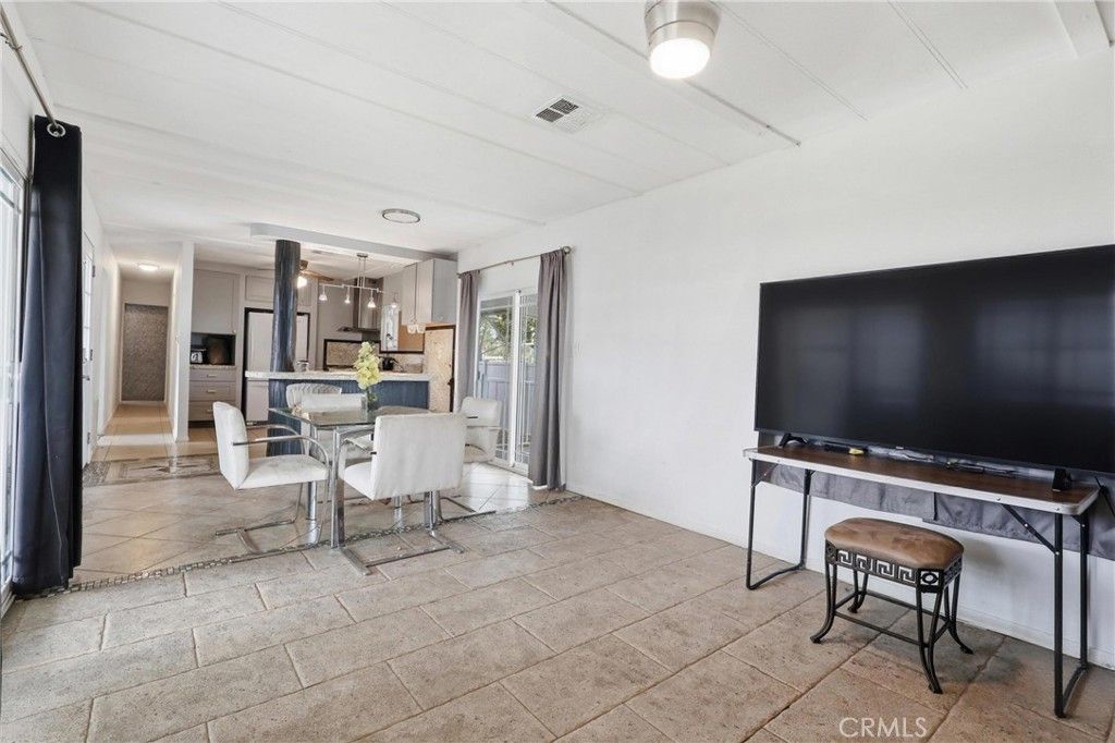 Image 3 of property listing at 80000 Avenue 48 6, Indio, CA 92201