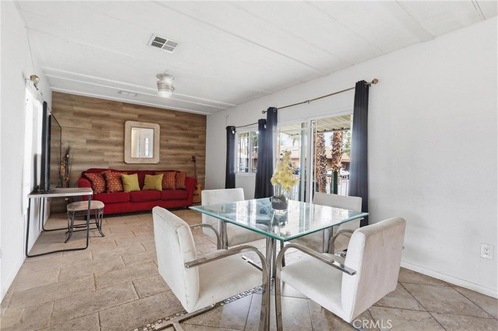 Image 4 of property listing at 80000 Avenue 48 6, Indio, CA 92201