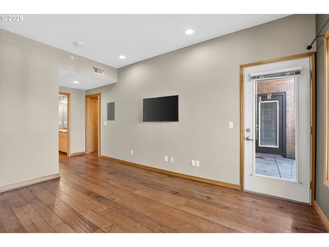 300 W 8TH St 324, Vancouver, WA 98660