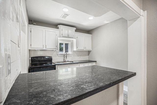 206 Edgar Street, La Marque, TX 77568