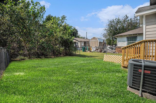 206 Edgar Street, La Marque, TX 77568