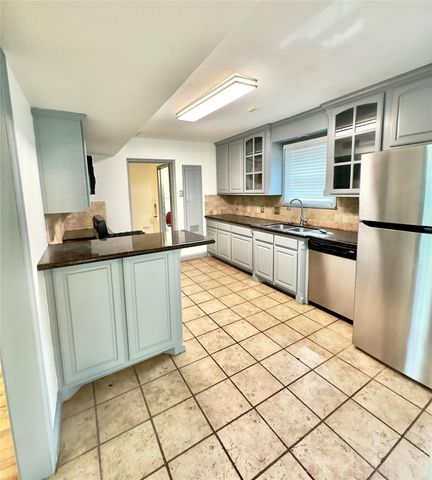 2625 Gladys Avenue, Beaumont, TX 77702