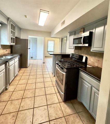 2625 Gladys Avenue, Beaumont, TX 77702