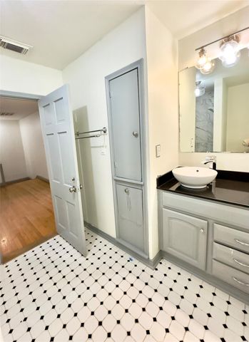 2625 Gladys Avenue, Beaumont, TX 77702