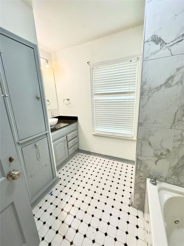 2625 Gladys Avenue, Beaumont, TX 77702