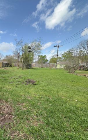 2625 Gladys Avenue, Beaumont, TX 77702