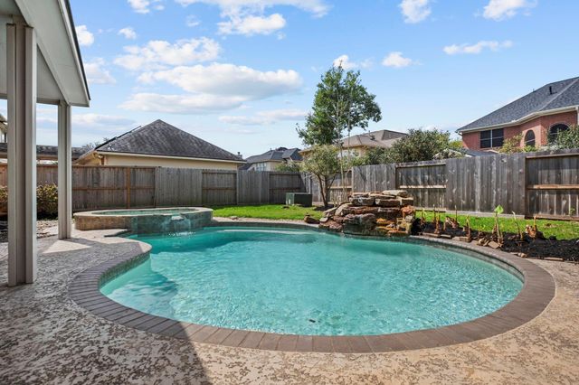 8639 Westbrook Forest Drive, Sugar Land, TX 77479