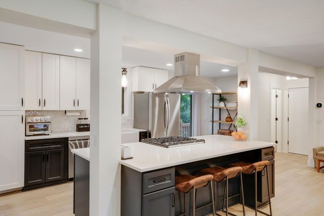 15801 Day Place, Minnetonka, MN 55345