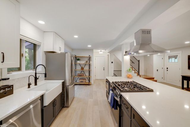 15801 Day Place, Minnetonka, MN 55345
