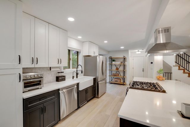 15801 Day Place, Minnetonka, MN 55345