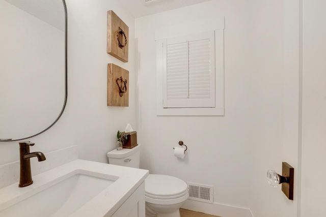 15801 Day Place, Minnetonka, MN 55345