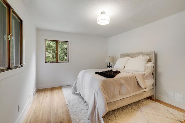 15801 Day Place, Minnetonka, MN 55345