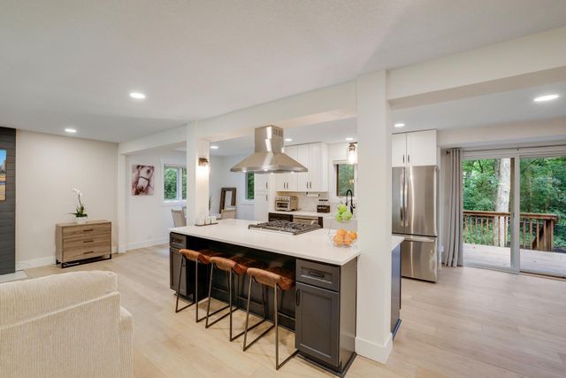 15801 Day Place, Minnetonka, MN 55345