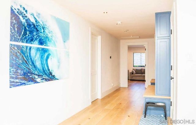 8433 Prestwick Dr, La Jolla, CA 92037