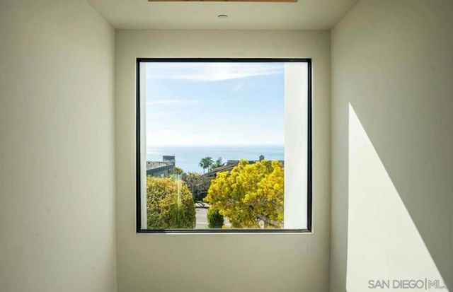 8433 Prestwick Dr, La Jolla, CA 92037